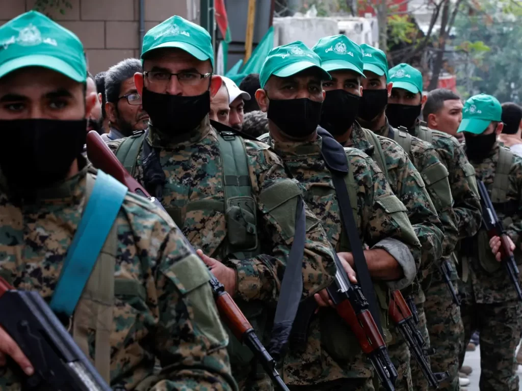 دمشقية يتهم حماس بالعناد في تسليم سلاح المخيمات