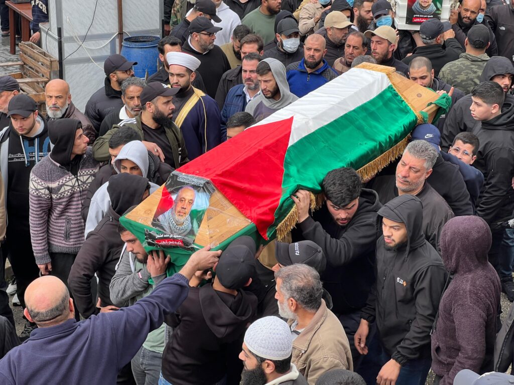 مخيمات صيدا تشيع شهداء العدوان على المقاصد