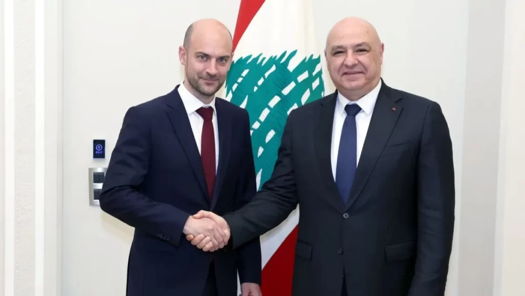 عون متمسك بالتفاوض مع إسرائيل