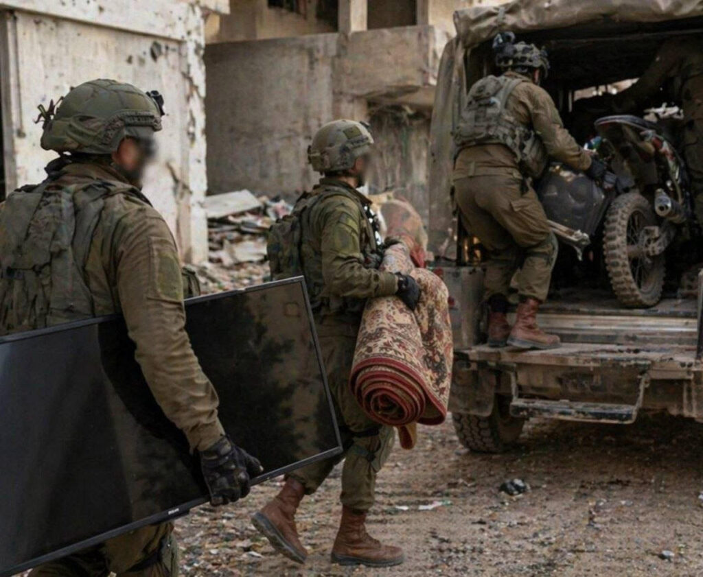 الإحتلال ينهب ممتلكات الجنوبيين