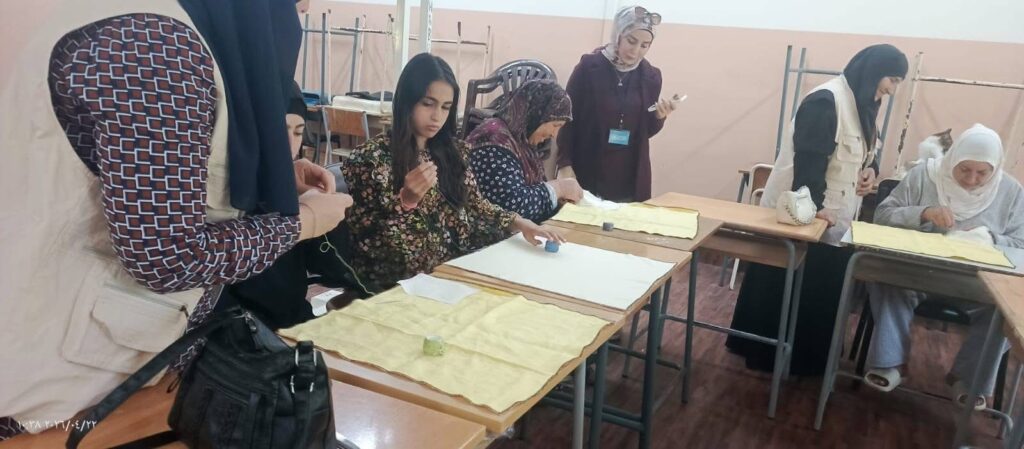 دورة تطريز لنازحات سبلين