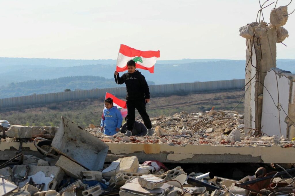 لبنان على مفترق طرق