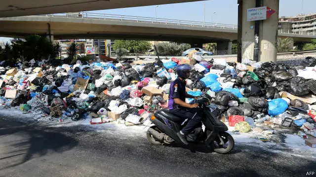 تحذيرات من أزمة نفايات في لبنان