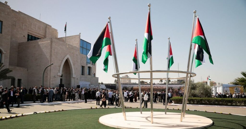 الضفة تفقد حماسها لإنتخابات السلطة