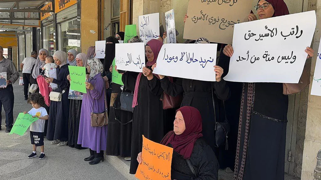 الشعبية تدعو لإنهاء وقف مخصصات الأسرى